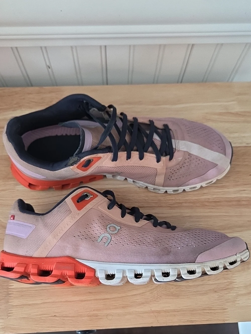 On Cloud Womens Running Shoes 9.5